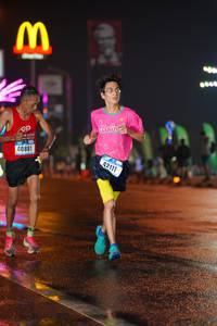 BIB: 40881, 42111
                            <button type="button" onclick="openModal(16133015)" class="btn btn-primary btn-sm float-right btn-popup" data-toggle="modal" data-target=".modal-high-quality">
                        <i class="fas fa-shopping-cart"></i> Add to Cart
                    </button>
                                            <button type="button" onclick="isThisMe(16133015, true)" class="btn btn-success btn-sm float-right btn-popup btn-isme hidden" data-toggle="tooltip" data-placement="bottom" title="นี่คือรูปของคุณใช่ไหม คลิกที่นี่เพื่อเอาเข้าอัลบั้ม">
                        <i class="fas fa-plus"></i> Add to album
                    </button>
                    <button type="button" onclick="isThisMe(16133015, false)" class="btn btn-warning btn-sm float-right btn-popup btn-isnotme hidden">
                        <i class="fas fa-ban"></i> Remove from album
                    </button>